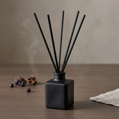 Bold & Masculine Reed Diffuser – Wood, Smoke & Obsidian